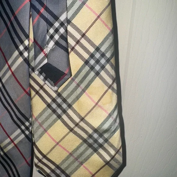 Burberry Classic Plaid Ties in Cream and Black - Picture 4 of 5